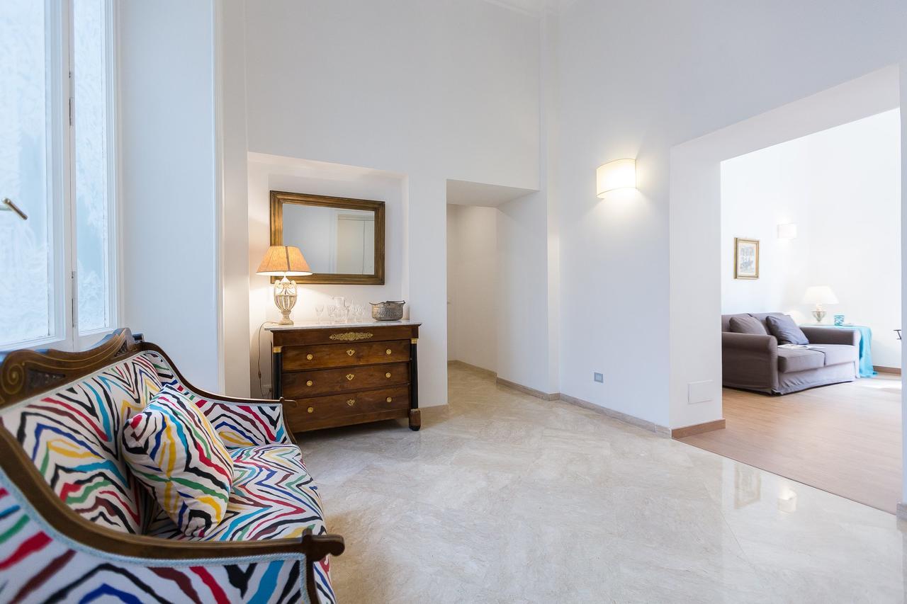 Prestigious Apartment Via Barberini Roma Exterior foto